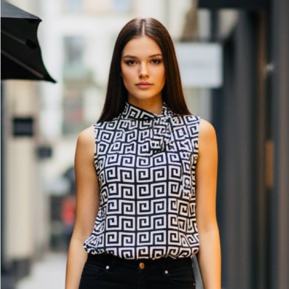 NWT Tiffany & Grey SZ SP black/white geometric print sleeveless top bust 36”-40”